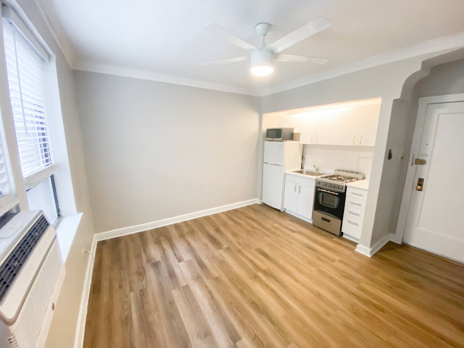 620 W. Surf St. 620 W. Surf St., Chicago, IL 60657 - Leasing by Cross Street